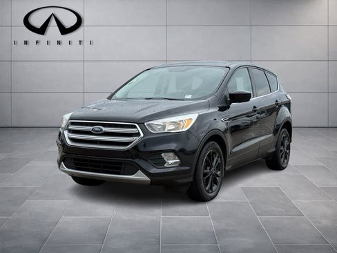 Used 2017 Ford Escape SE FWD image 1