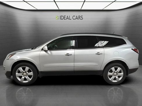 Used 2017 Chevrolet Traverse LT w/ Style and Technology Package FWD image 8