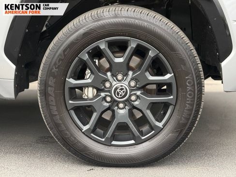 Used 2023 Toyota Tundra Platinum w/ Advanced Package AWD/4WD image 16
