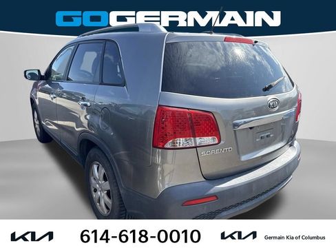 Used 2013 Kia Sorento LX w/ Convenience Pkg FWD image 3