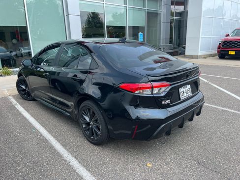 Used 2023 Toyota Corolla SE FWD image 3