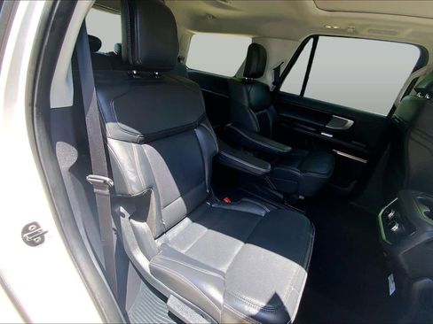 Used 2025 Ford Expedition Platinum AWD/4WD image 20