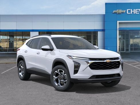 New 2026 Chevrolet Trax LT w/ Driver Confidence Package FWD image 8