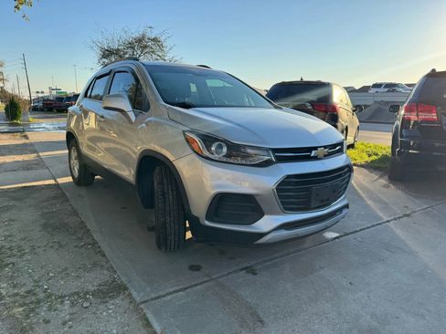 Used 2019 Chevrolet Trax LT FWD image 4