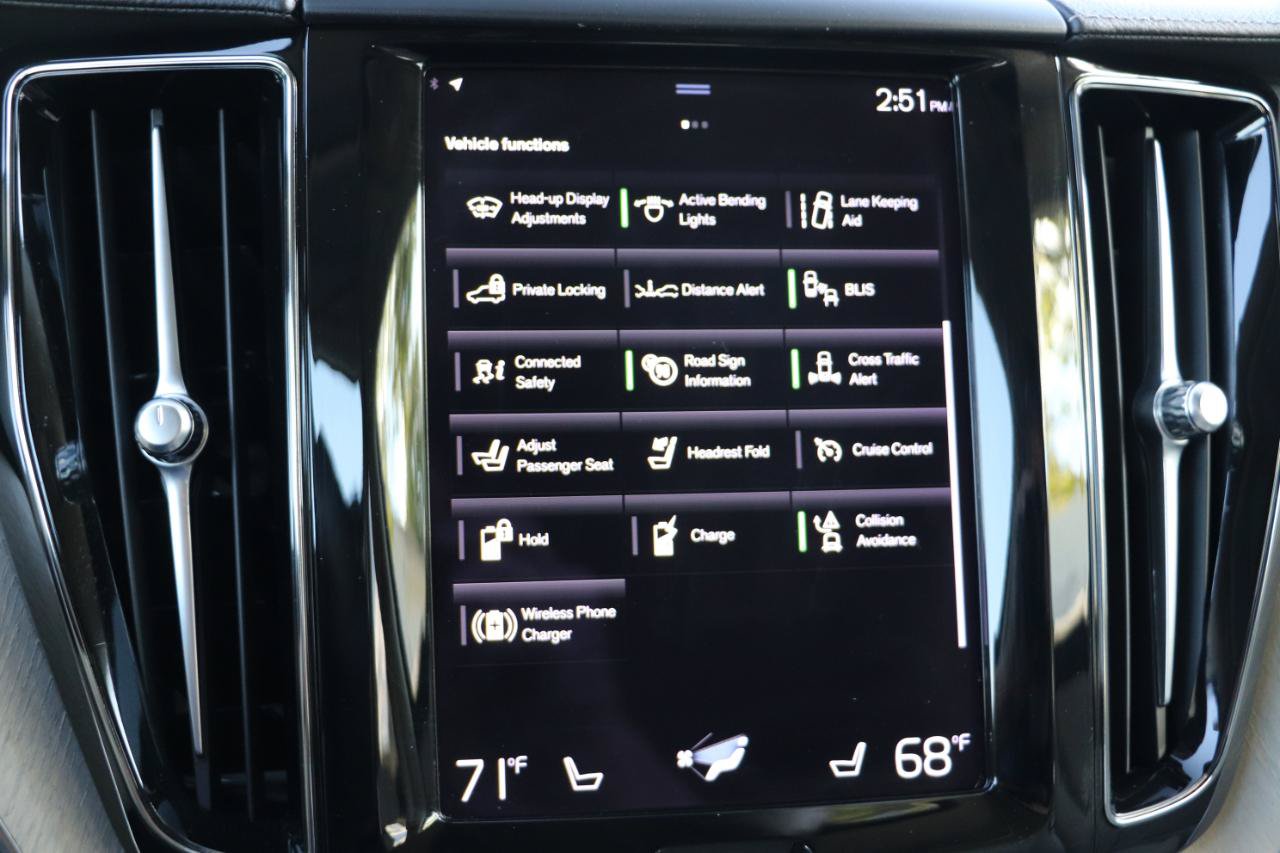 Used 2021 Volvo XC60 T8 Inscription w/ Advanced Package AWD/4WD image 19