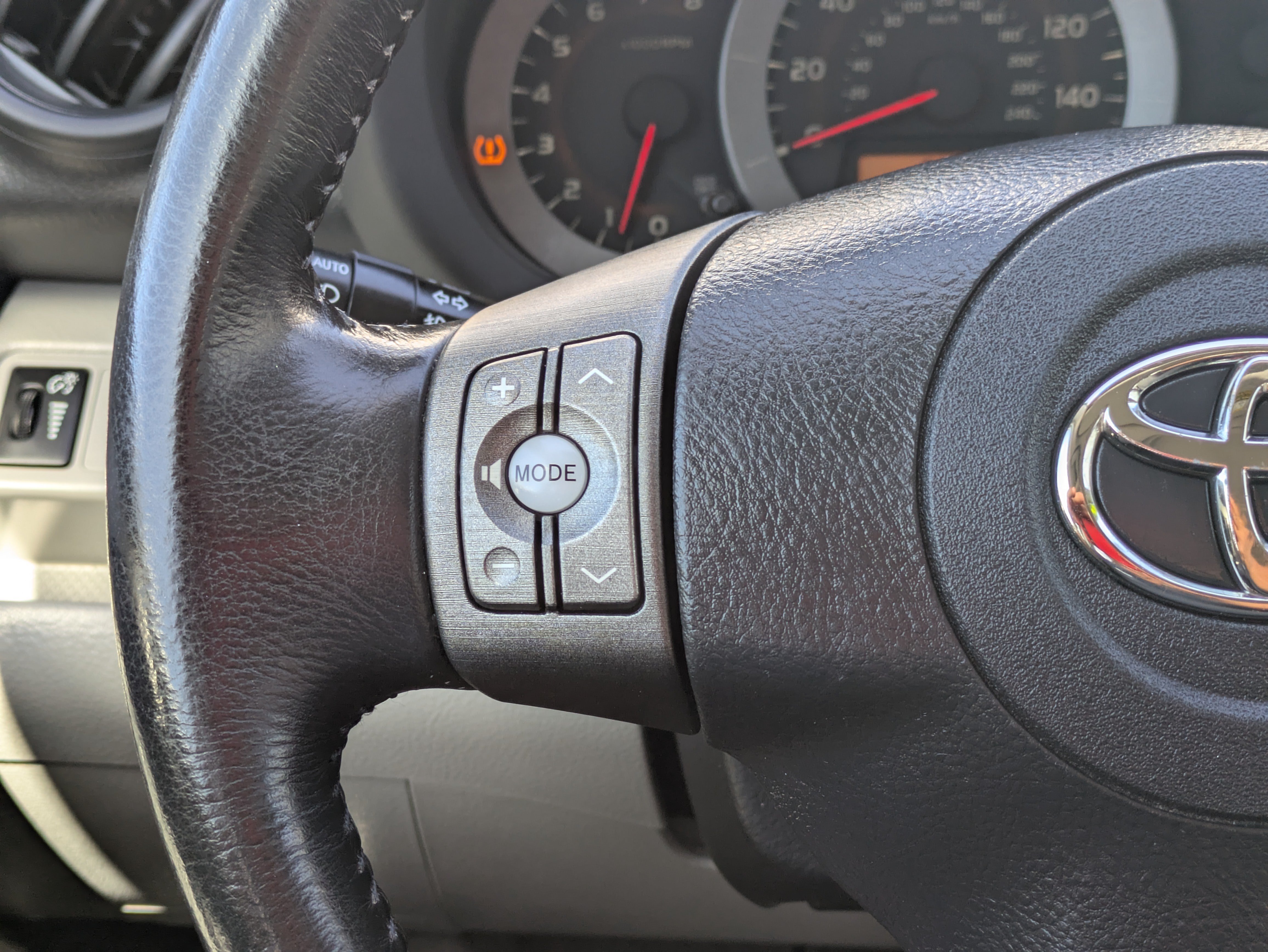 Used 2011 Toyota RAV4 Limited w/ Limited Extra Value Pkg AWD/4WD image 64
