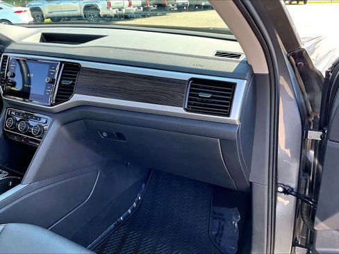 Used 2023 Volkswagen Atlas SE w/ Panoramic Sunroof Package AWD/4WD image 18