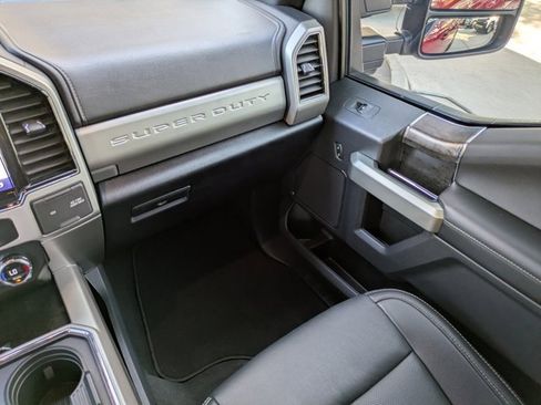 Certified 2022 Ford F250 Lariat w/ Lariat Ultimate Package image 16