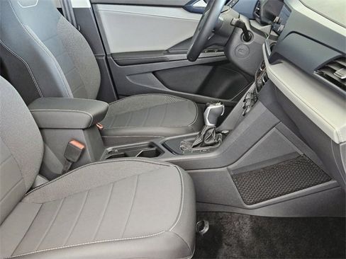 Used 2024 Volkswagen Taos SE image 13