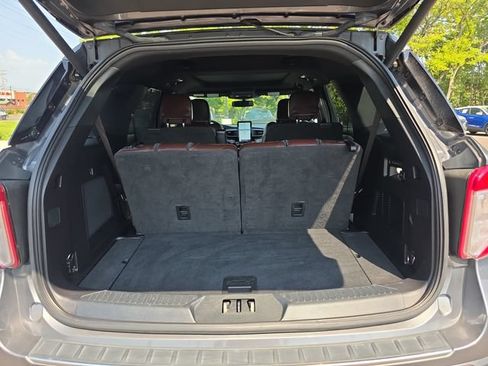 Used 2021 Ford Explorer Platinum w/ Equipment Group 601A AWD/4WD image 14