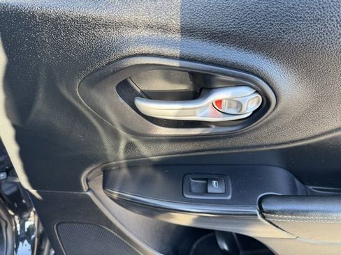 Used 2016 Jeep Cherokee Limited image 13