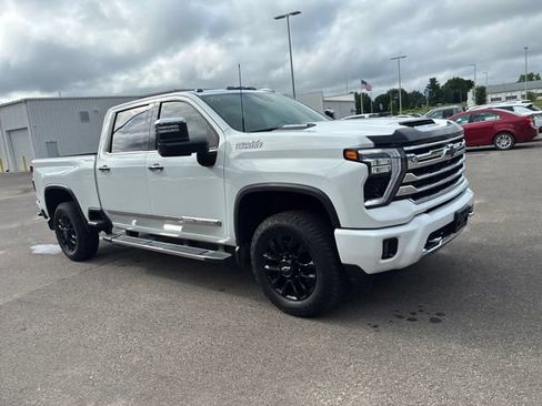 Used 2024 Chevrolet Silverado 3500 High Country w/ High Country Premium Package AWD/4WD image 6