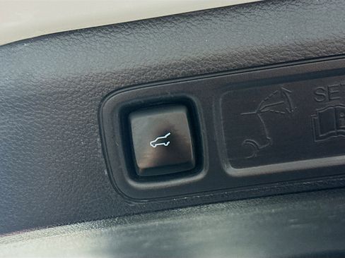 Used 2024 Ford Expedition XLT image 32