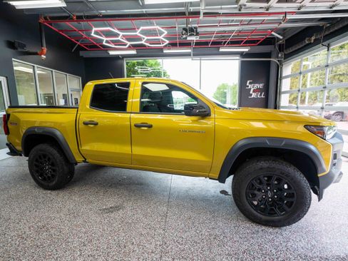 Used 2023 Chevrolet Colorado Trail Boss w/ Technology Package AWD/4WD image 5