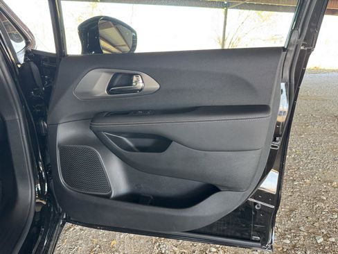 New 2026 Chrysler Pacifica Select image 39