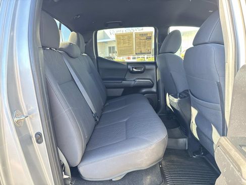 Used 2019 Toyota Tacoma TRD Sport image 28