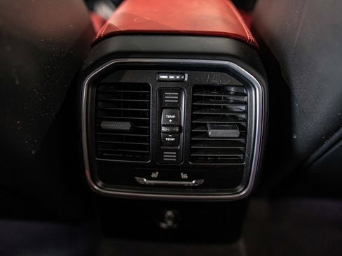 Used 2023 Porsche Macan S image 35