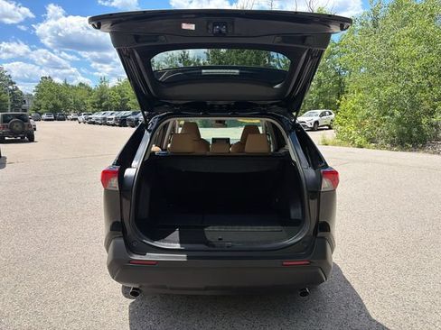 Used 2022 Toyota RAV4 LE AWD/4WD image 13