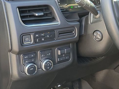 Used 2024 GMC Yukon XL SLT w/ SLT Luxury Package image 18