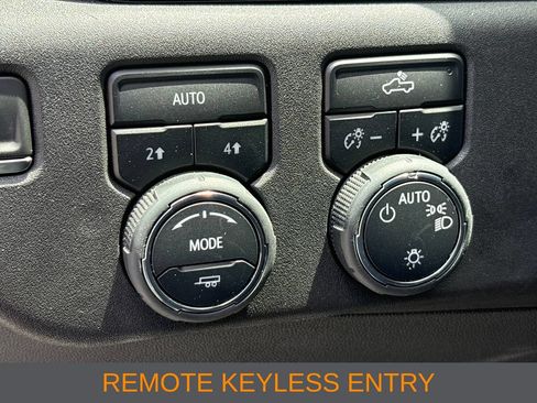 Used 2023 Chevrolet Silverado 1500 LT AWD/4WD image 6