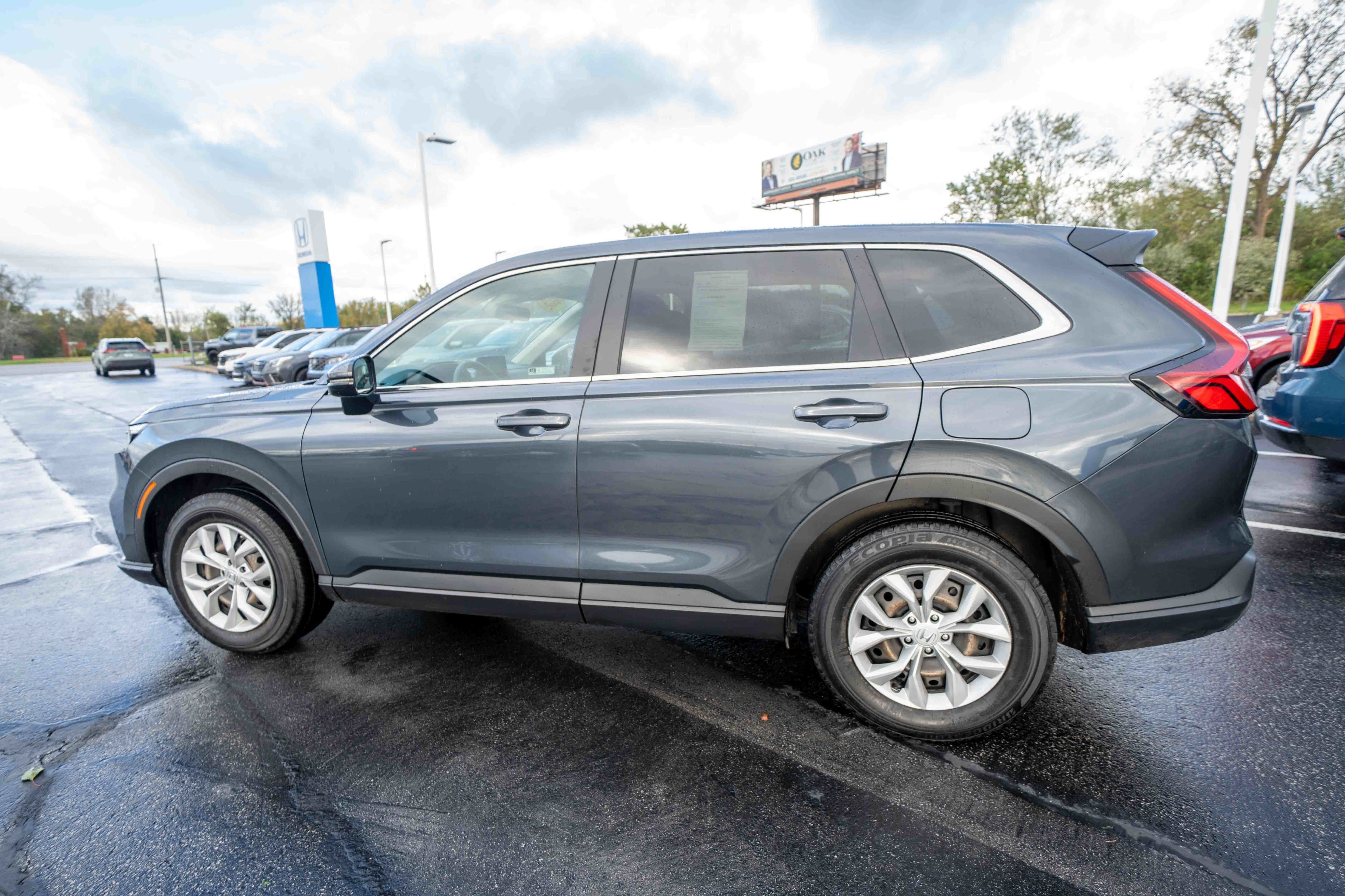 Used 2025 Honda CR-V LX image 4