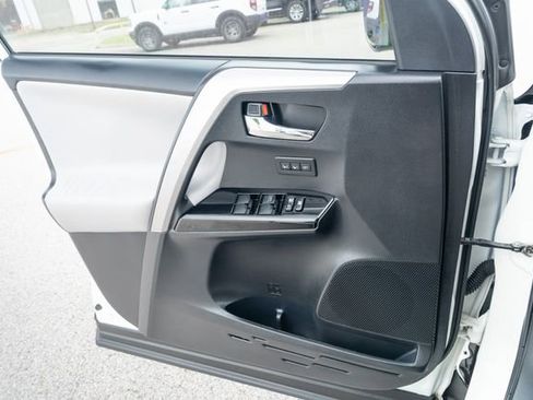 Used 2017 Toyota RAV4 Limited FWD image 27