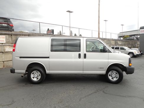 Used 2006 Chevrolet Express 2500 w/ Power and Light Package RWD image 4