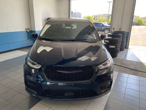 Used 2022 Chrysler Pacifica Touring-L w/ S Appearance Package FWD image 8