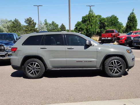 Used 2020 Jeep Grand Cherokee Trailhawk w/ Trailhawk Luxury Group AWD/4WD image 2