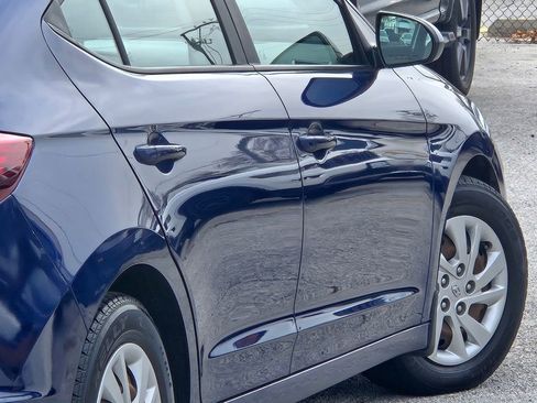 Used 2019 Hyundai Elantra SE image 17