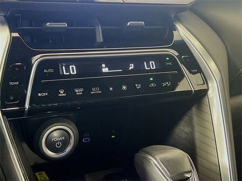 Used 2023 Toyota Venza Limited image 15