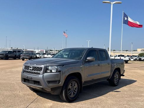 Certified 2025 Nissan Frontier SV w/ Tow Package RWD image 9