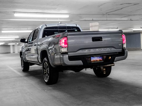 Used 2020 Toyota Tacoma TRD Off-Road AWD/4WD image 5