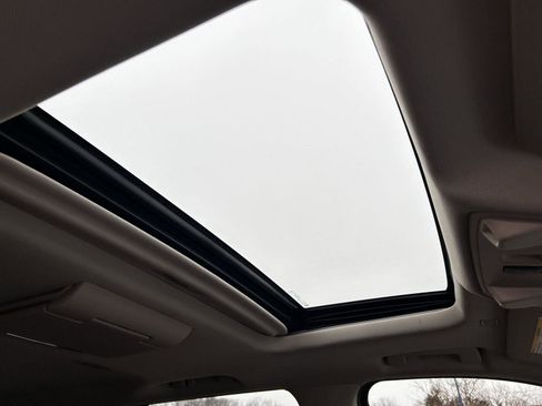 Used 2017 Cadillac Escalade Luxury image 34