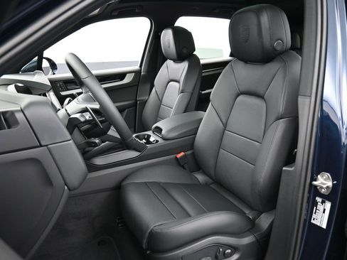 New 2026 Porsche Cayenne Base image 5