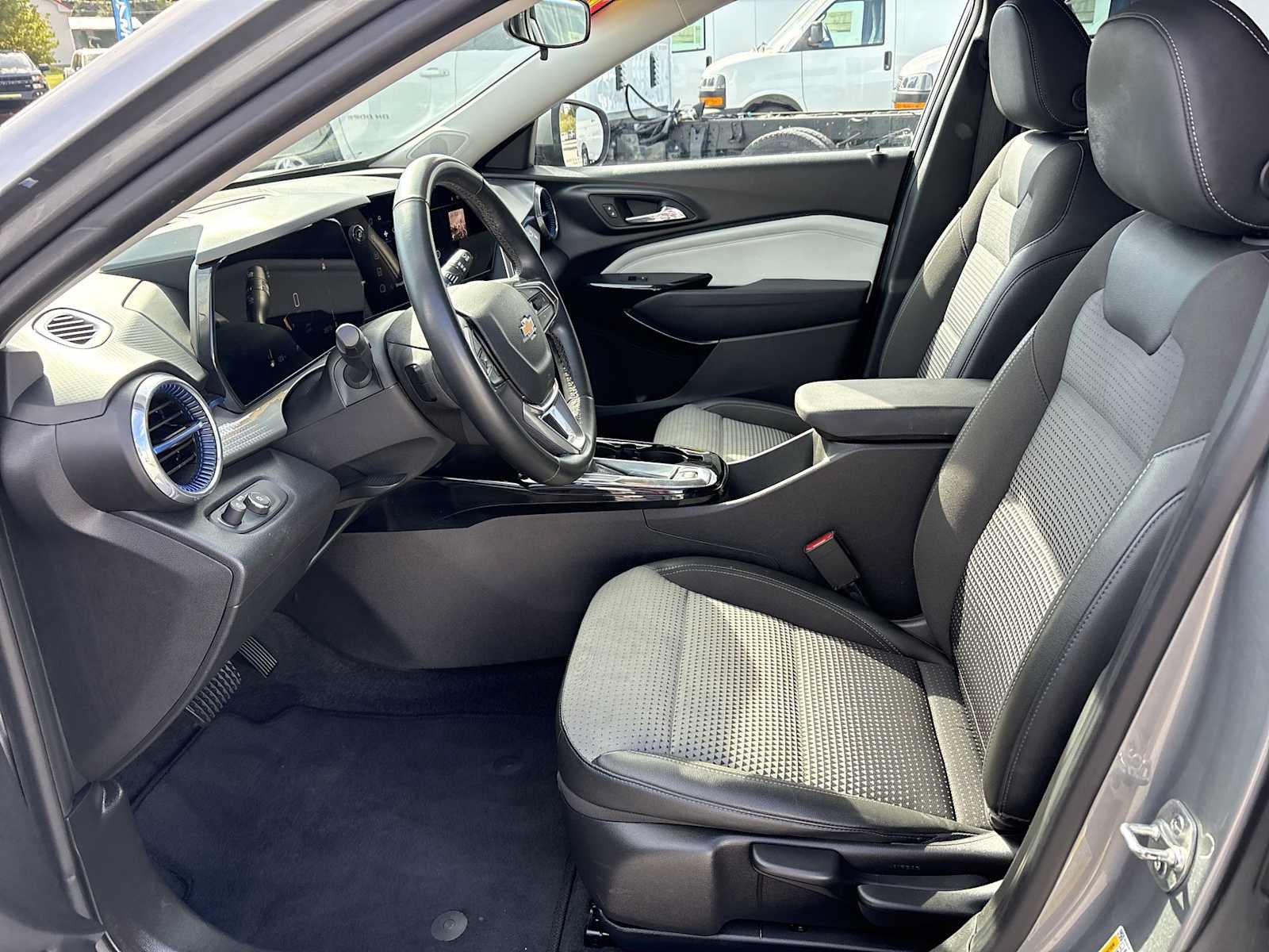 Used 2024 Chevrolet Trax LT w/ Driver Confidence Package FWD image 18