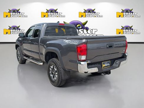 Used 2017 Toyota Tacoma TRD Off-Road AWD/4WD image 7