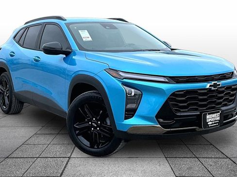 Used 2025 Chevrolet Trax ACTIV w/ Driver Confidence Package image 2