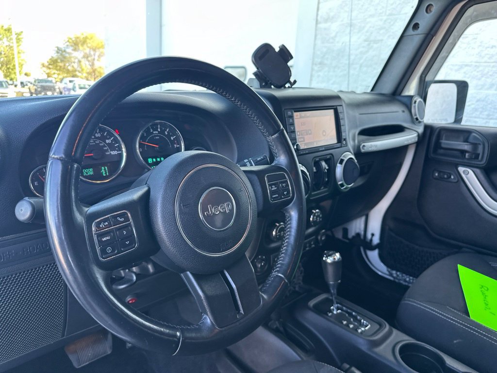 Used 2015 Jeep Wrangler Unlimited Rubicon w/ Connectivity Group AWD/4WD image 13