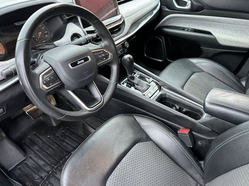 Used 2024 Jeep Compass Latitude image 9