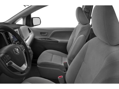 Used 2018 Toyota Sienna SE image 9