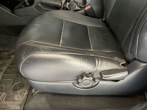 Used 2018 Toyota Tacoma TRD Off-Road AWD/4WD image 12