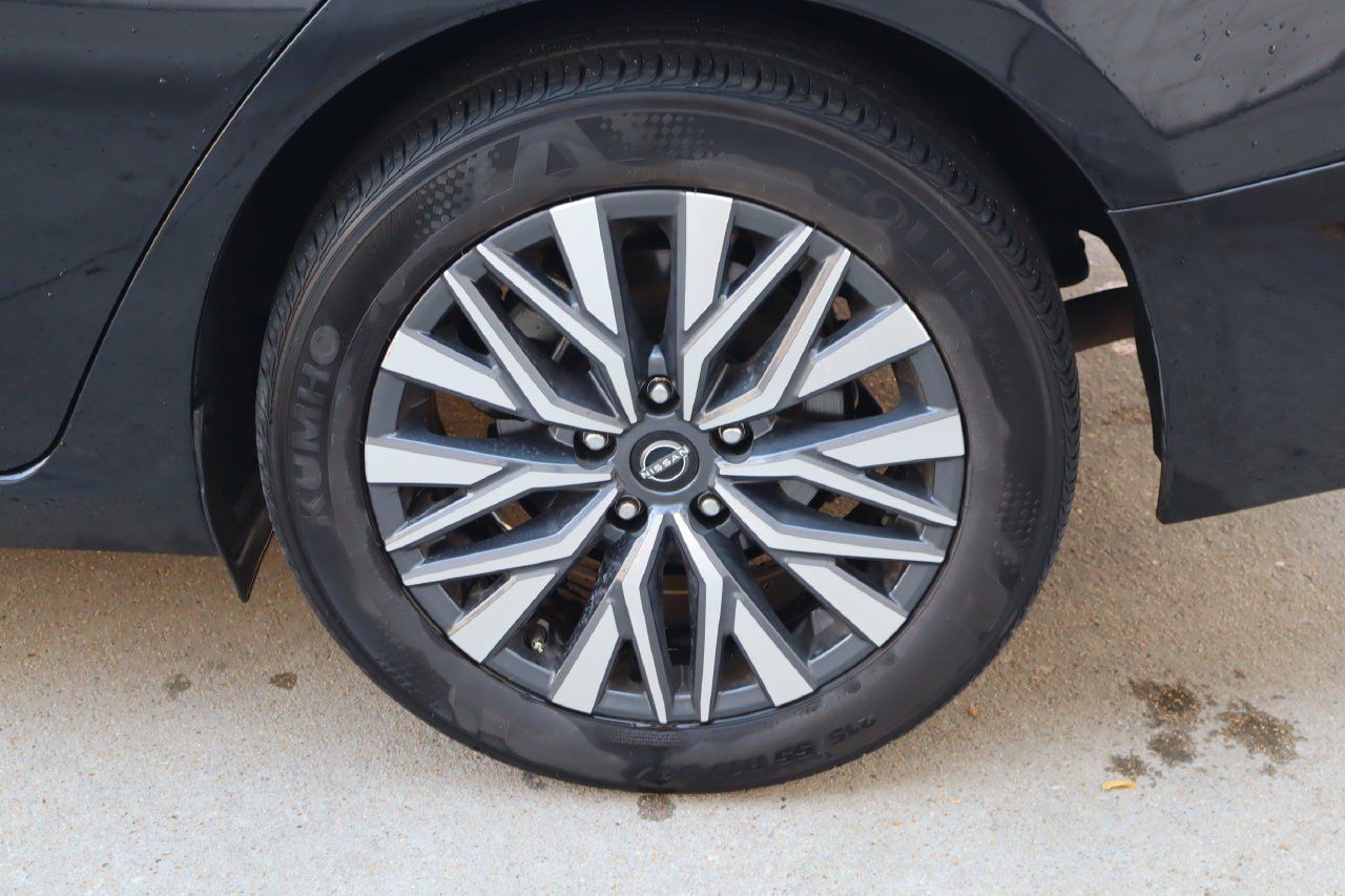 Used 2025 Nissan Altima 2.5 SV FWD image 26