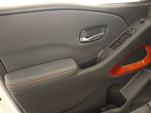 Used 2022 Nissan Frontier PRO-4X w/ Technology Package image 15