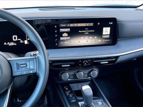 Certified 2025 Nissan Kicks SV w/ Illumination Package image 5