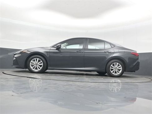 Used 2025 Toyota Camry LE image 43