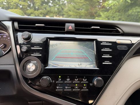 Used 2019 Toyota Camry LE FWD image 31