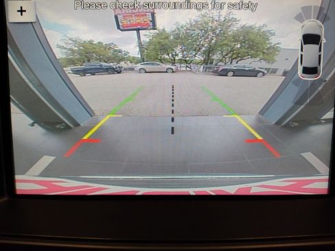 Used 2018 Ford Explorer XLT w/ Equipment Group 202A image 16