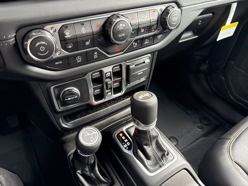 New 2026 Jeep Wrangler Unlimited Sahara AWD/4WD image 20