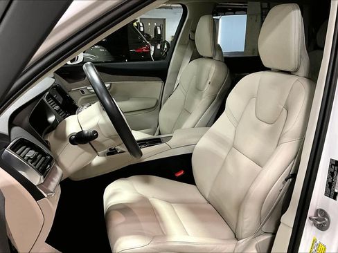 Used 2024 Volvo XC90 T8 Plus w/ Protection Package Premier image 8